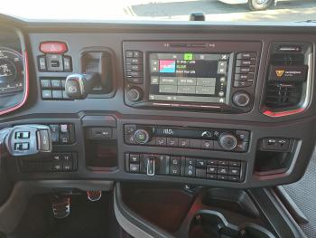 R520 V8 8x2/6 / HMF 70 tm + JUMBO AANHANGER